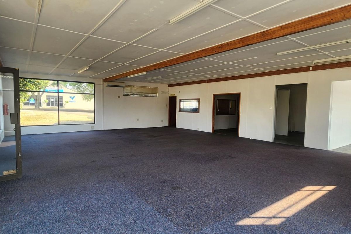Versatile Commercial Space for Sale in Dundee - Ideal for Workshop, Storage, Office Use and more - Photo 3