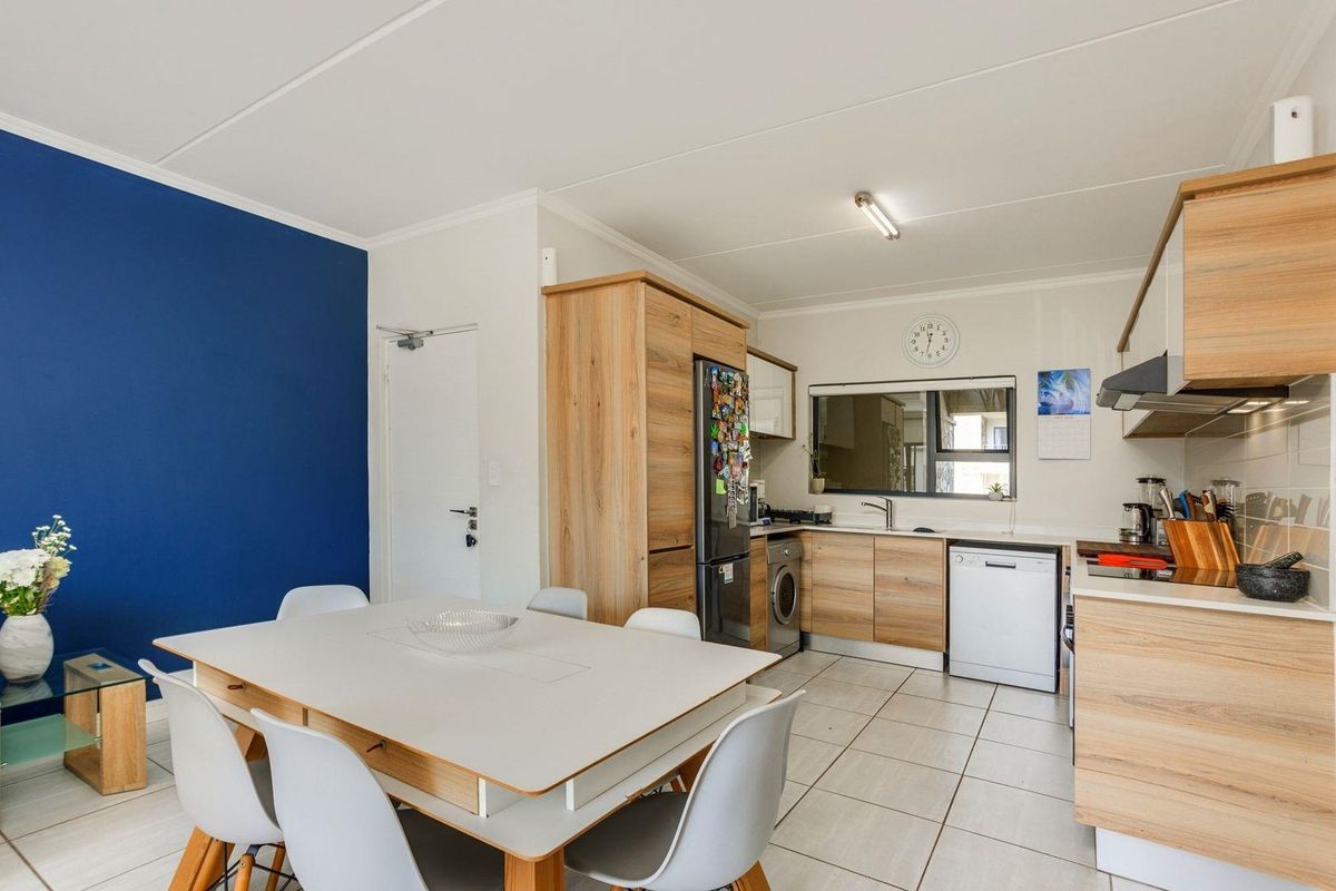 Apartment For Sale in Waterfall Heights, Waterfall, Midrand - Photo 5