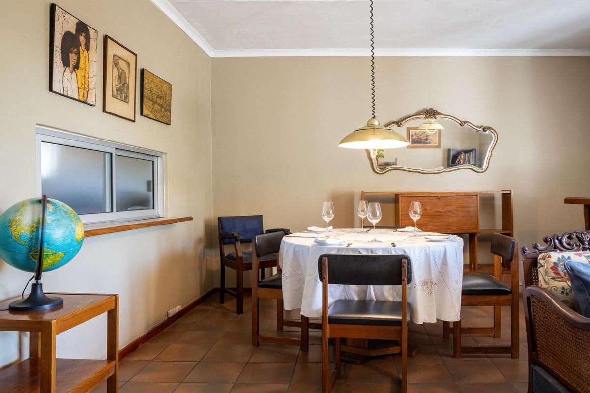 Top-Floor Apartment with Space, Sunlight and Smart Living. Great Location and Great Investment!! - Photo 3