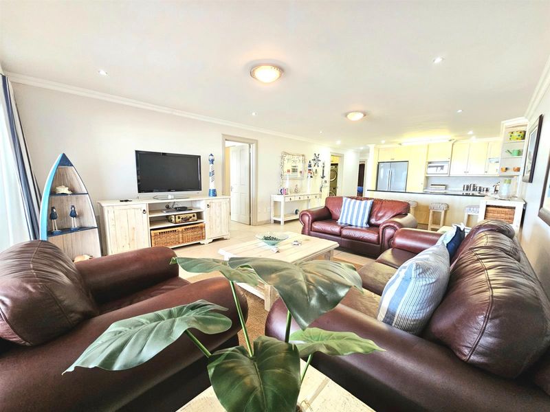 Penthouse Available on Jeffreys Bay main beach, furniture included, Jeffreys Bay - Photo 10