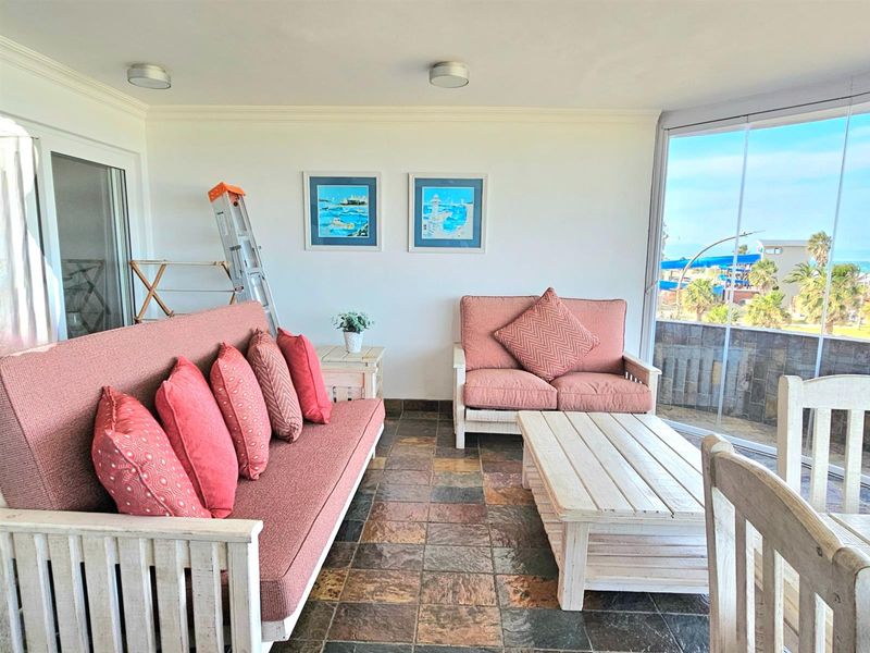 Penthouse Available on Jeffreys Bay main beach, furniture included, Jeffreys Bay - Photo 7