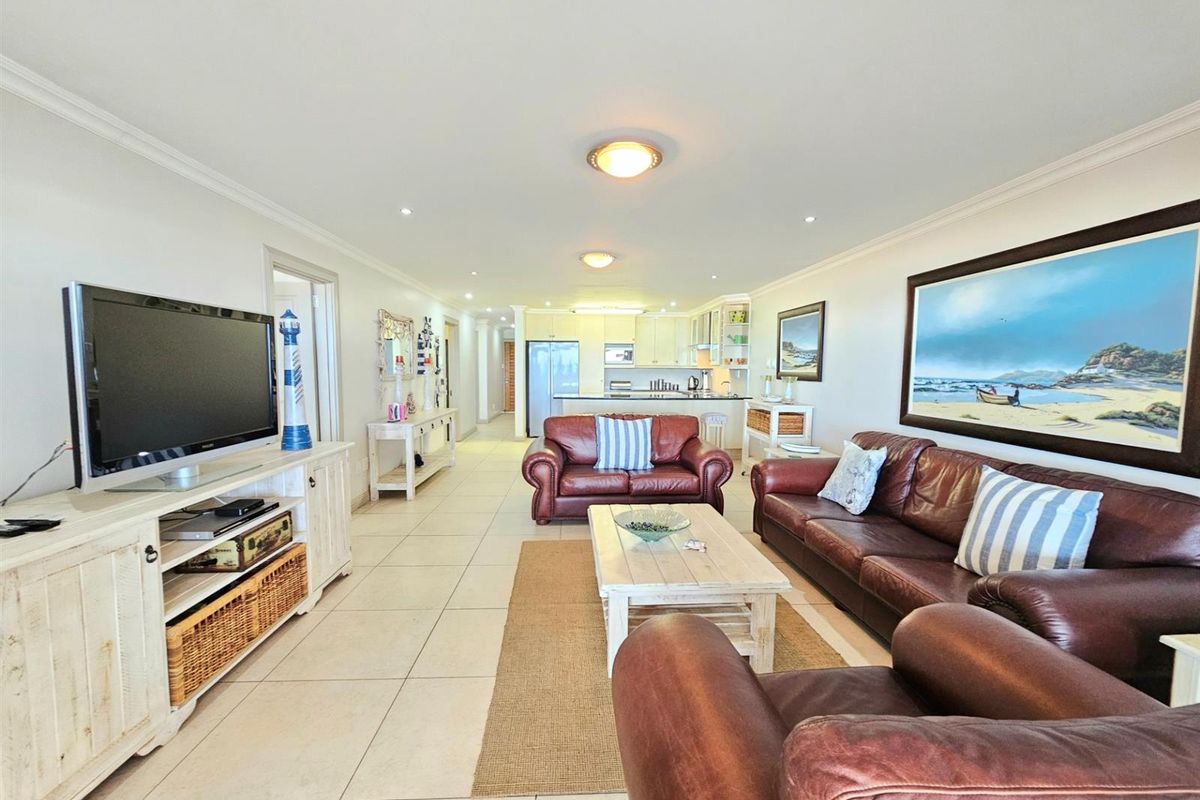 Penthouse Available on Jeffreys Bay main beach, furniture included, Jeffreys Bay - Photo 5