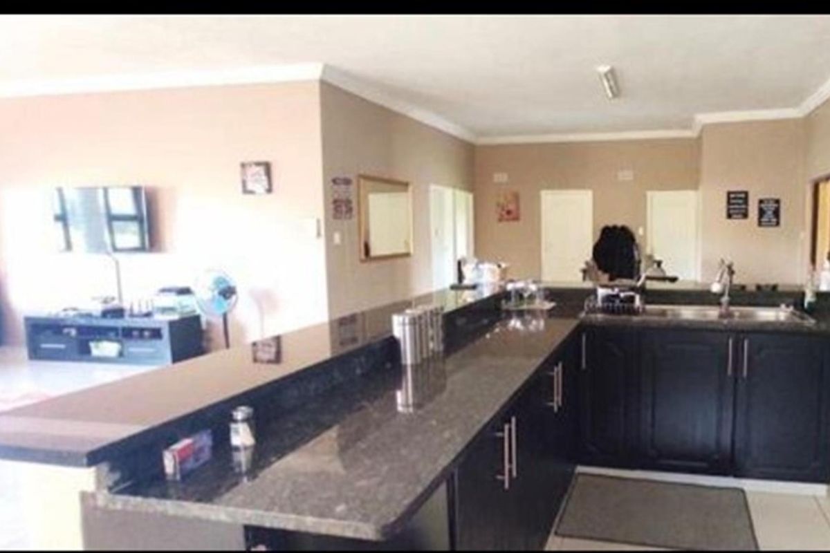 House To Rent in Port Edward KwaZulu Natal - Photo 2