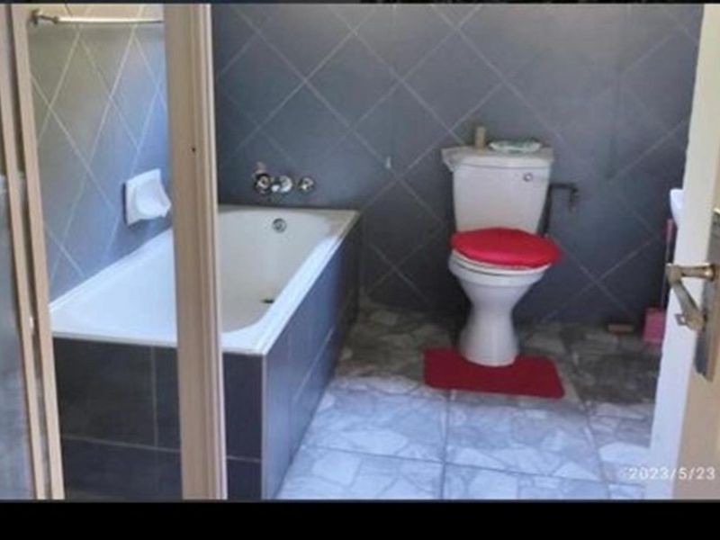 House To Rent in Port Edward KwaZulu Natal - Photo 8