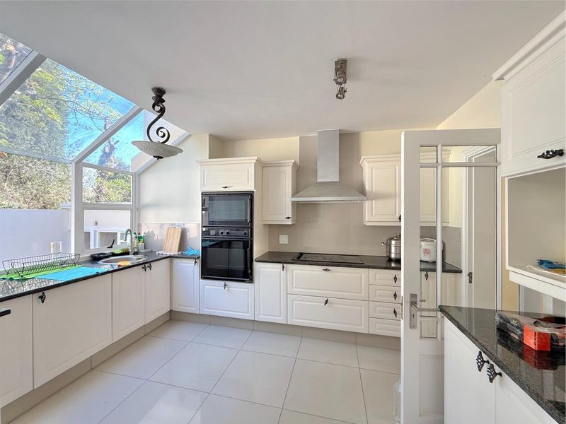 5 Bedroom Home Designed for Family Living and Entertaining - Photo 10