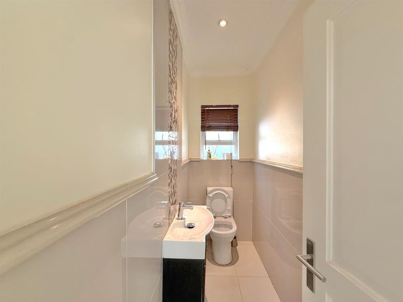5 Bedroom Home Designed for Family Living and Entertaining - Photo 8