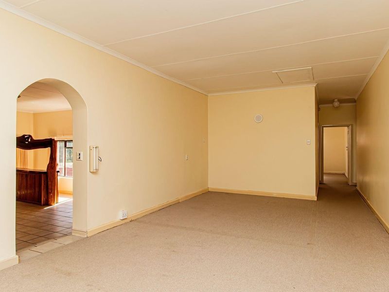 Entertainer House with lovely level garden For Sale in Old Place, Knysna - Photo 9