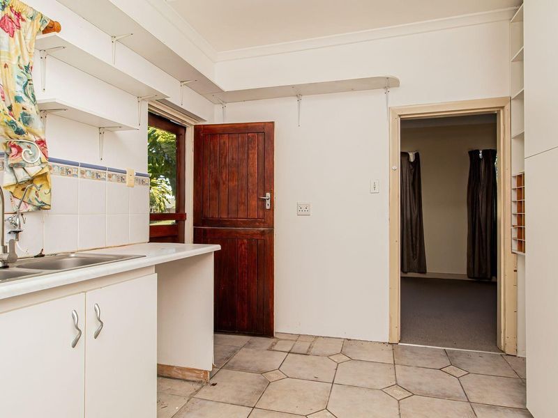 Entertainer House with lovely level garden For Sale in Old Place, Knysna - Photo 7