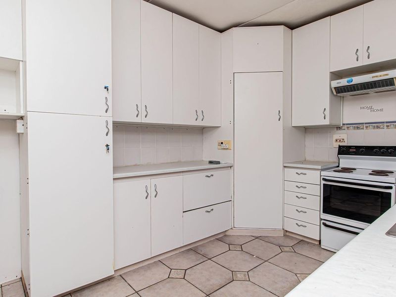 Entertainer House with lovely level garden For Sale in Old Place, Knysna - Photo 5