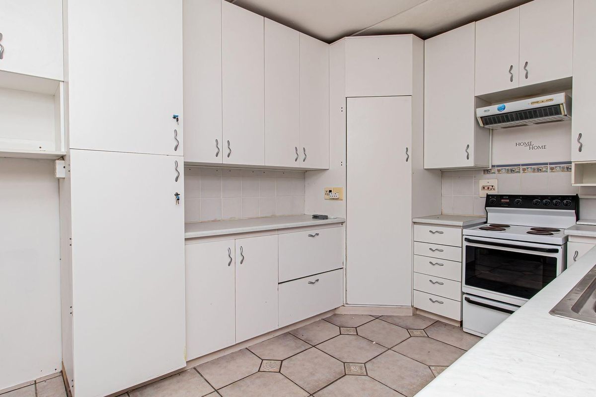 Entertainer House with lovely level garden For Sale in Old Place, Knysna - Photo 5