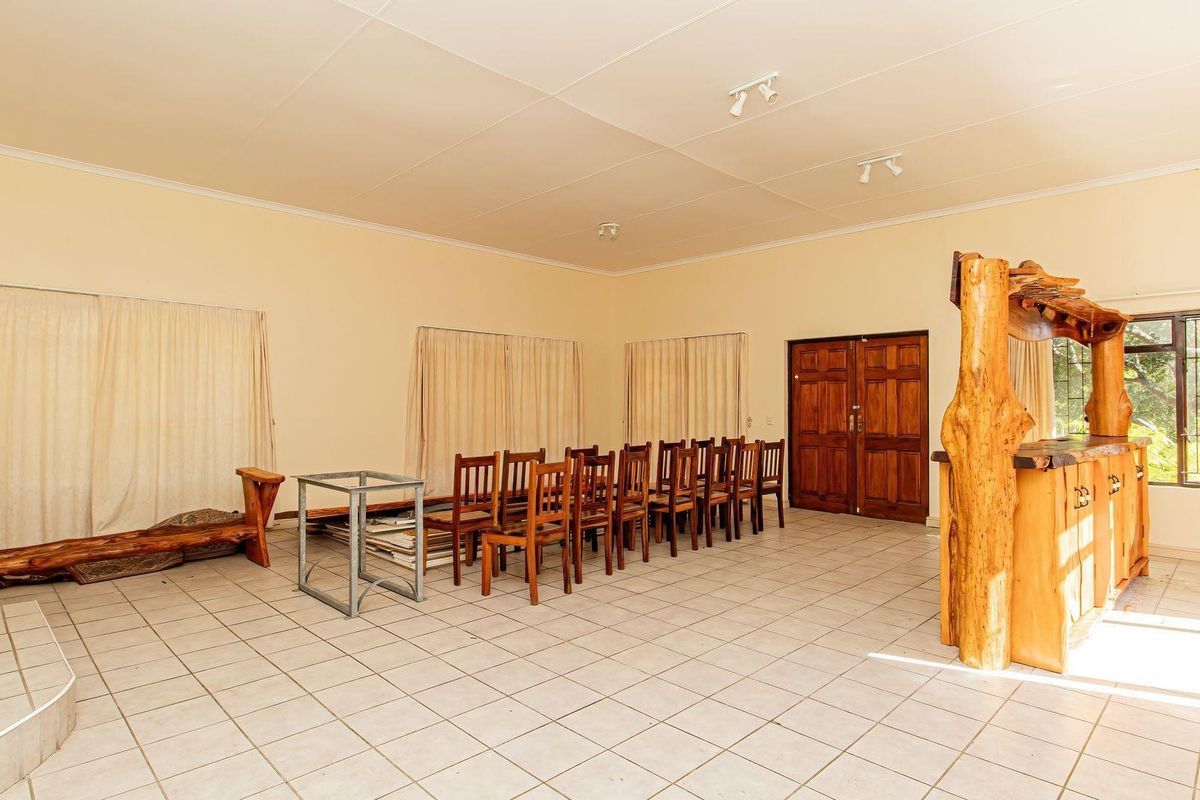 Entertainer House with lovely level garden For Sale in Old Place, Knysna - Photo 4