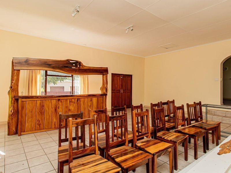 Entertainer House with lovely level garden For Sale in Old Place, Knysna - Photo 3