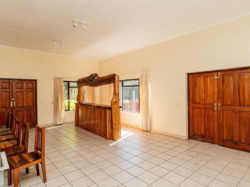 Entertainer House with lovely level garden For Sale in Old Place, Knysna - Photo 2