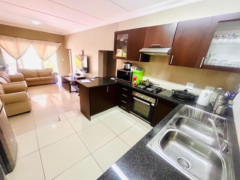 Townhouse For Sale in Winchester Hills, Johannesburg - Photo 3