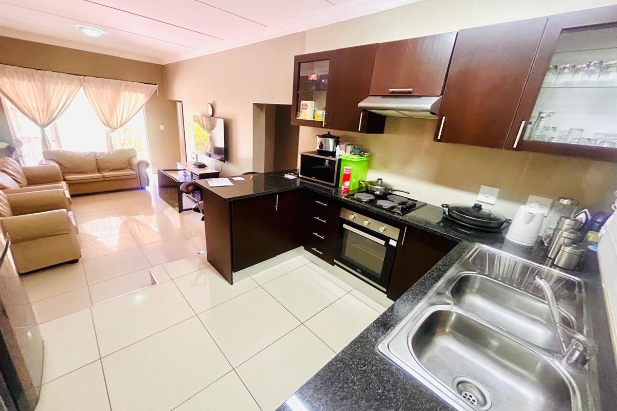 Townhouse For Sale in Winchester Hills, Johannesburg - Photo 3