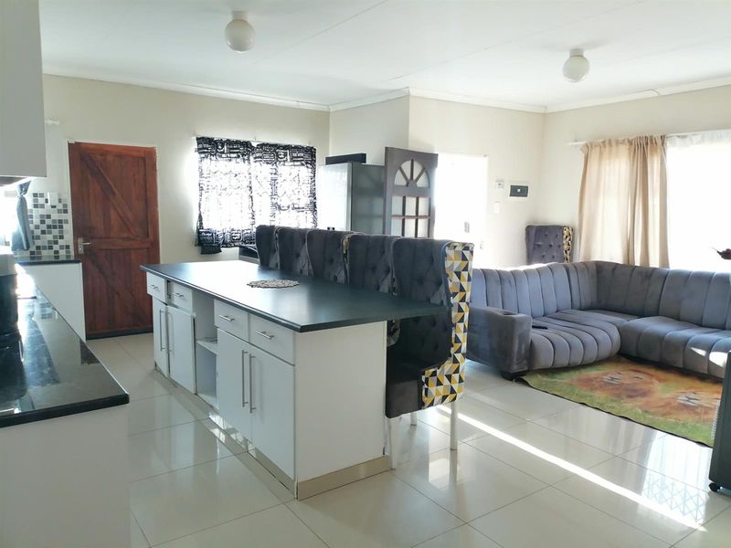 Complex For Sale in Kimdustria, Kimberley - Photo 8