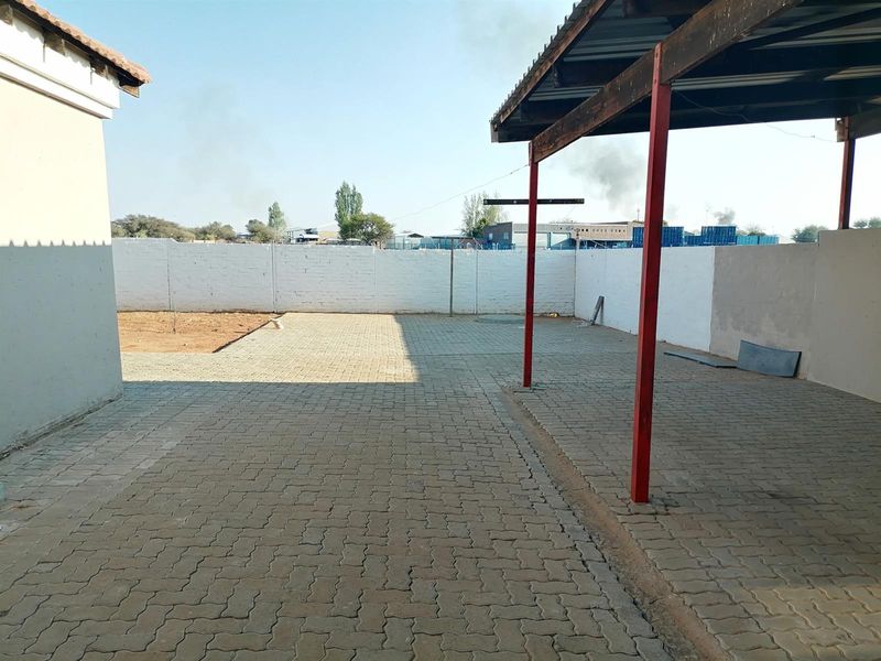 Complex For Sale in Kimdustria, Kimberley - Photo 5