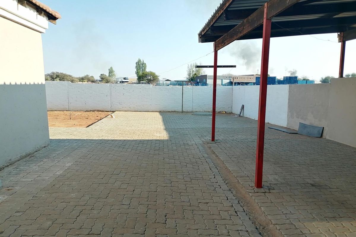 Complex For Sale in Kimdustria, Kimberley - Photo 5