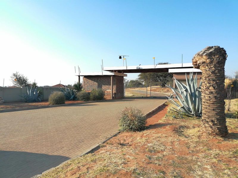 Complex For Sale in Kimdustria, Kimberley - Photo 3