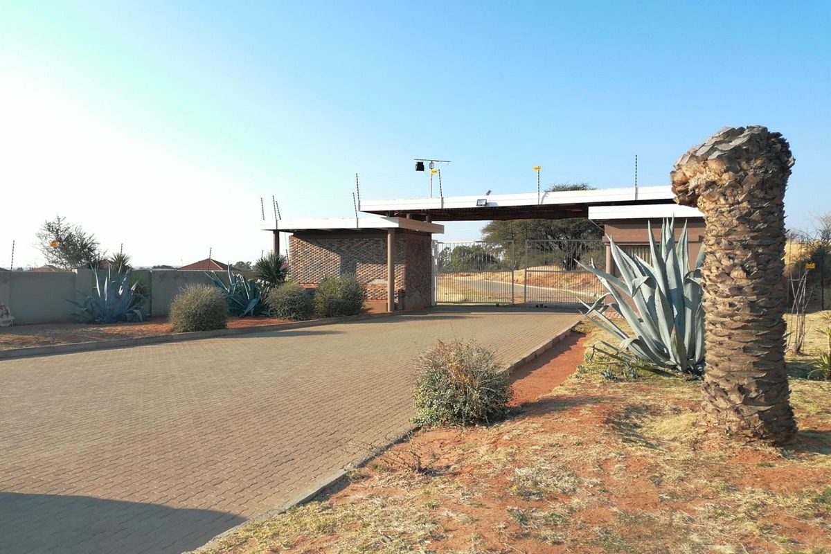 Complex For Sale in Kimdustria, Kimberley - Photo 3