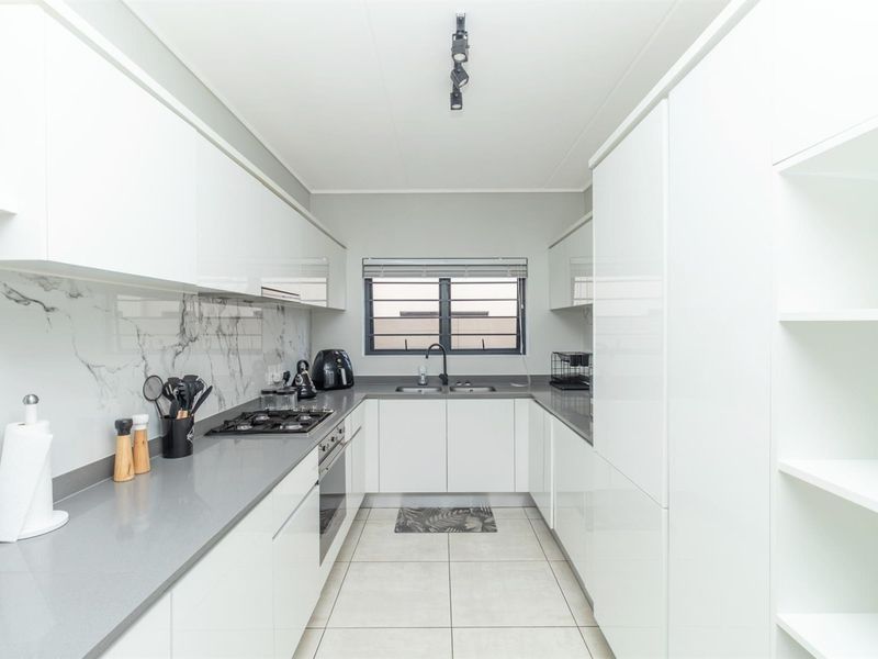 Furnished Garden Apartment For Sale in The Polofields, Waterfall, Midrand - Photo 10