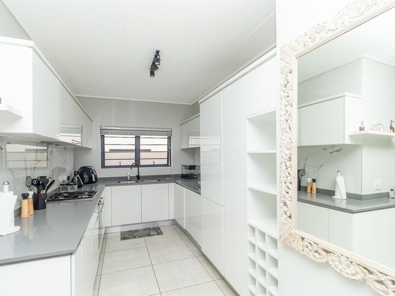 Furnished Garden Apartment For Sale in The Polofields, Waterfall, Midrand - Photo 9