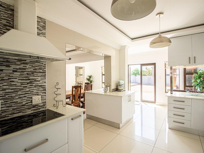 House For Sale in The Coves, Hartbeespoort, North West - Photo 2