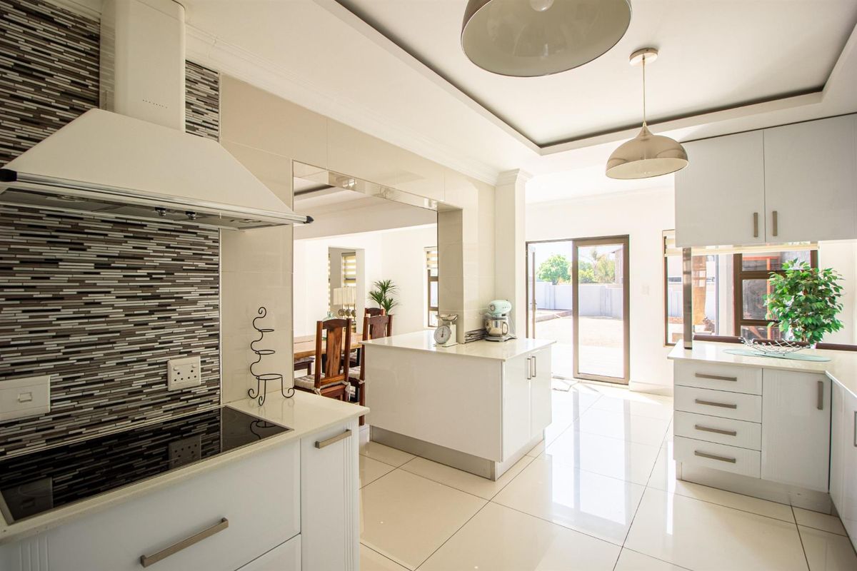 House For Sale in The Coves, Hartbeespoort, North West - Photo 2