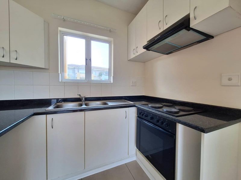 Second Floor Apartment with Balcony in Sheffield Manor - Photo 2