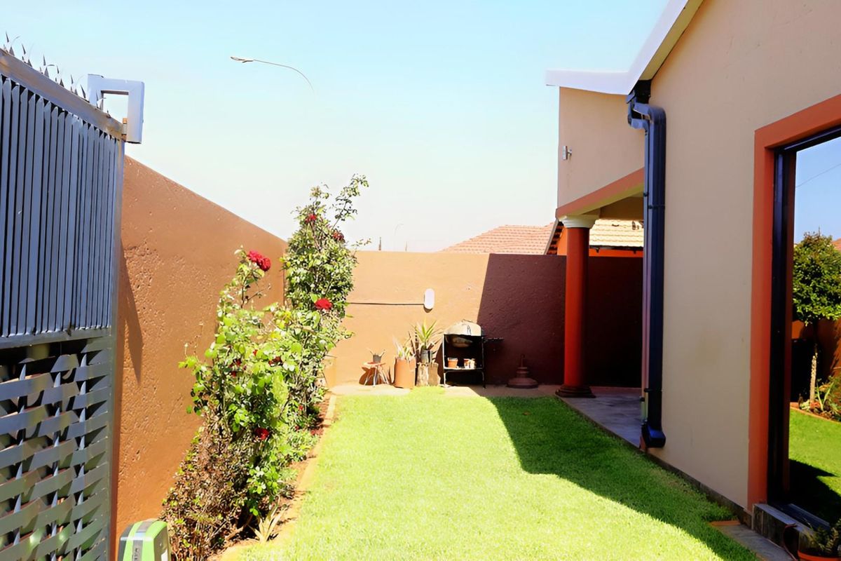 House For Sale in Protea Glen, Soweto - Photo 2