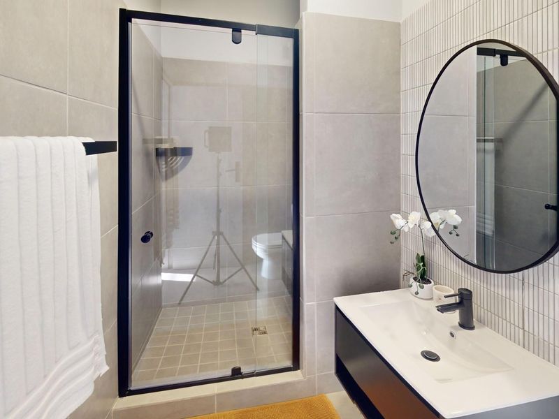 Modern Apartment For Sale in Castle Gate, Pretoria - Photo 3