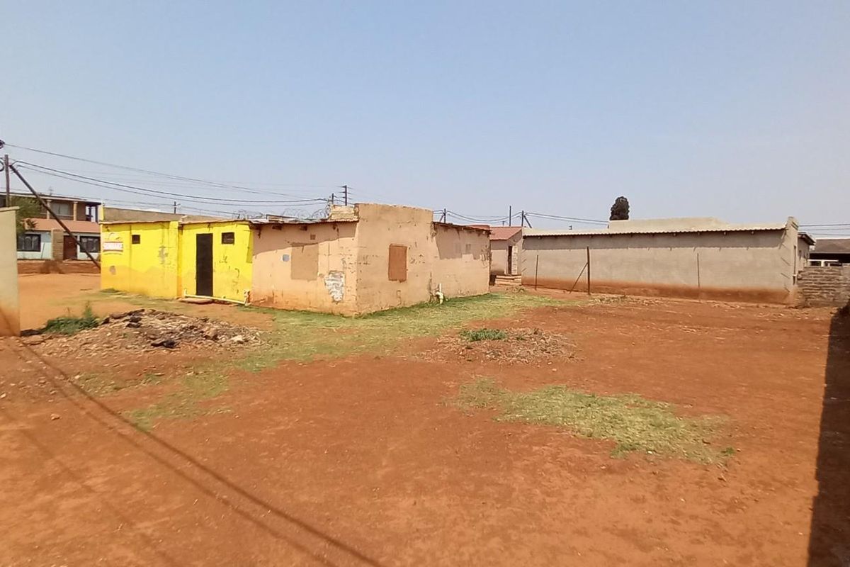 House For Sale in Orange Farm Gauteng - Photo 2