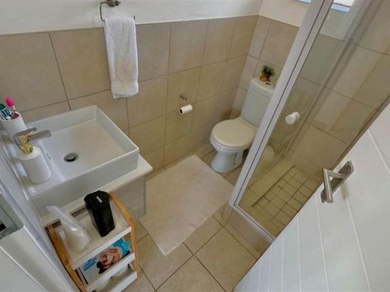 4 Bedroom Ground Floor Apartment For Sale in Monavoni, Centurion - Photo 6