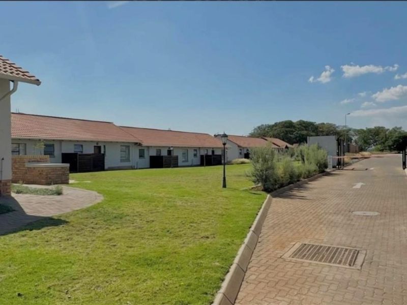 4 Bedroom Ground Floor Apartment For Sale in Monavoni, Centurion - Photo 8