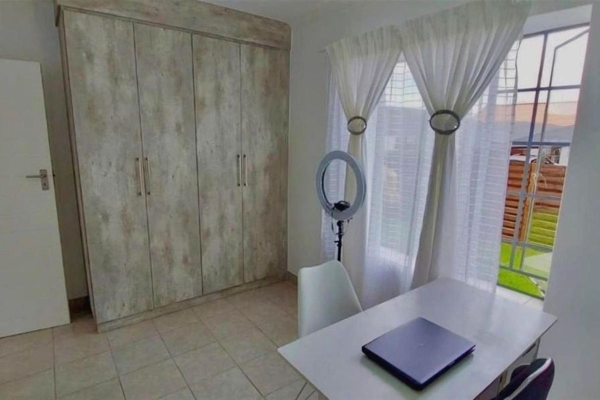 4 Bedroom Ground Floor Apartment For Sale in Monavoni, Centurion - Photo 4