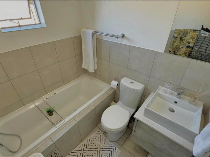 4 Bedroom Ground Floor Apartment For Sale in Monavoni, Centurion - Photo 5