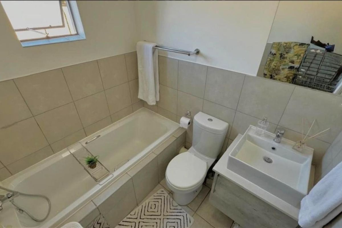 4 Bedroom Ground Floor Apartment For Sale in Monavoni, Centurion - Photo 5