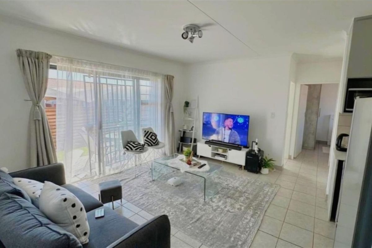 4 Bedroom Ground Floor Apartment For Sale in Monavoni, Centurion - Photo 3