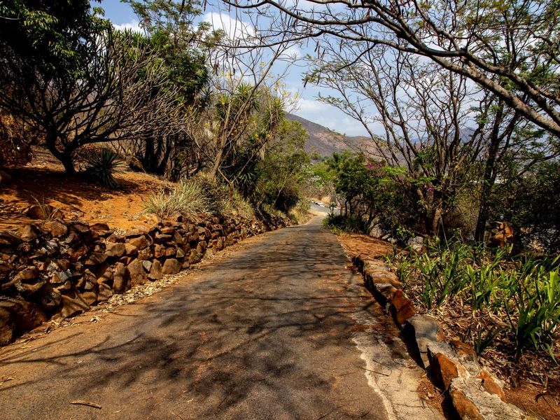 Spacious 6-bed 4-bath House For Sale in Barberton - Photo 3