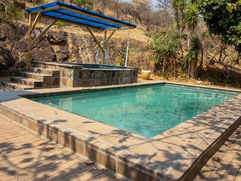 Spacious 6-bed 4-bath House For Sale in Barberton - Photo 9