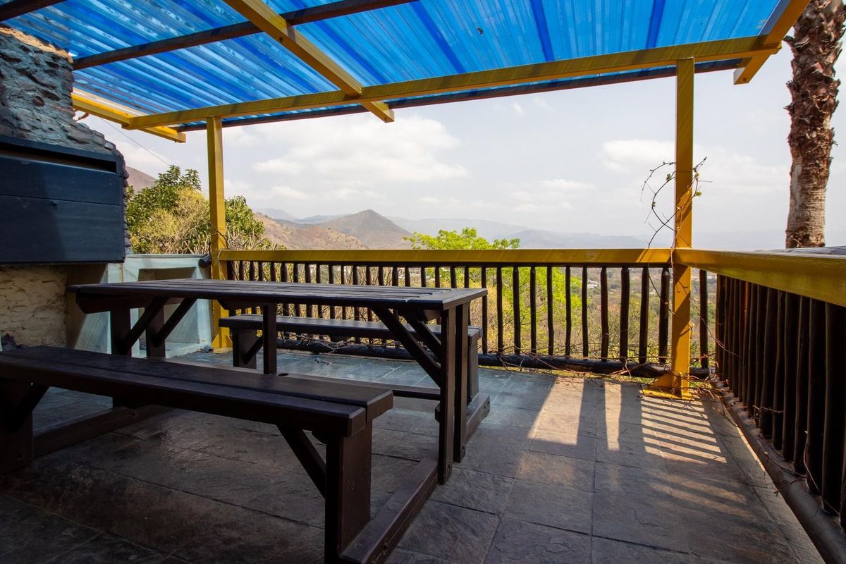 Spacious 6-bed 4-bath House For Sale in Barberton - Photo 5