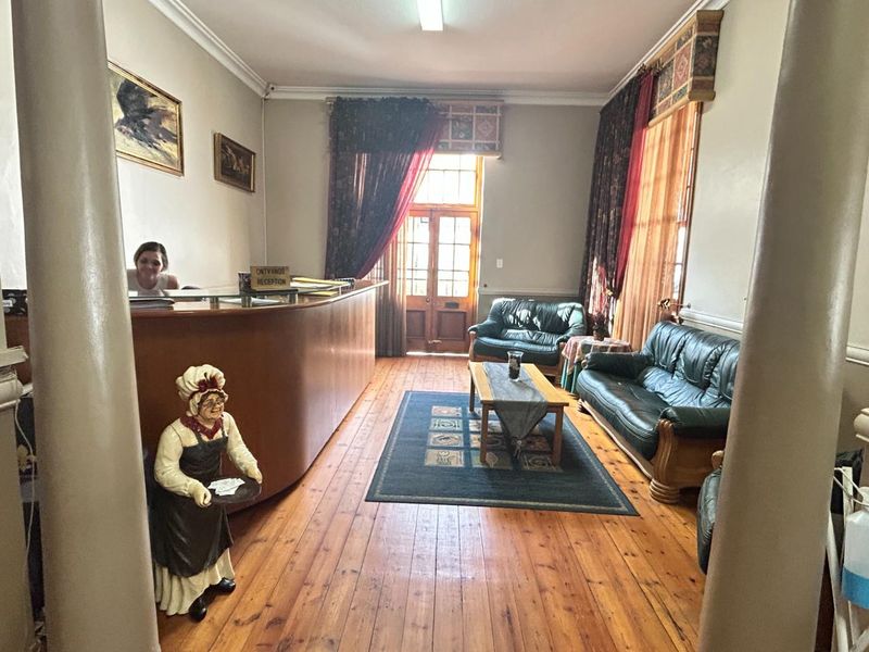 Prime Office Space – Arcadia’s Professional Hub - Photo 4