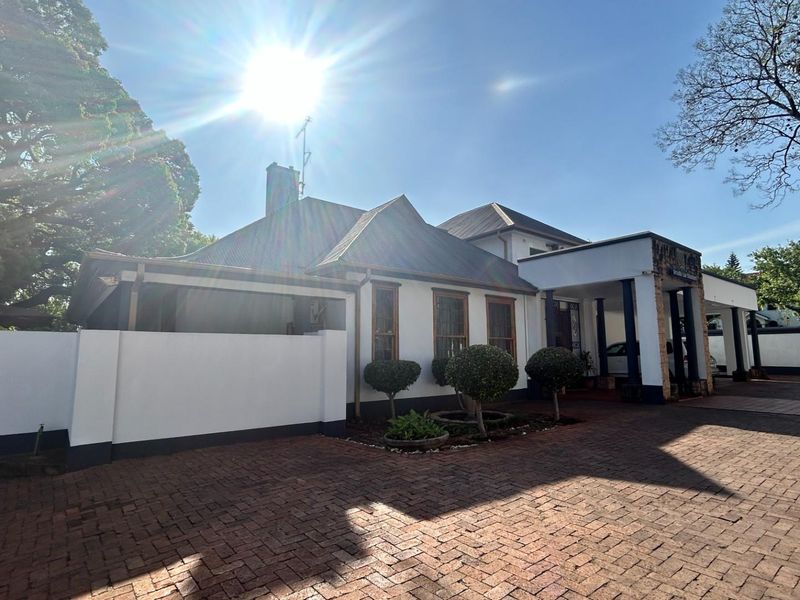 Prime Office Space – Arcadia’s Professional Hub - Photo 2