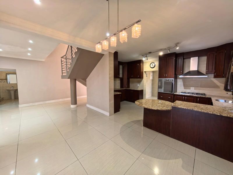 House For Sale in Roylglen Gardens, Kimberley - Photo 10