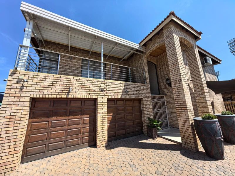 House For Sale in Roylglen Gardens, Kimberley - Photo 2