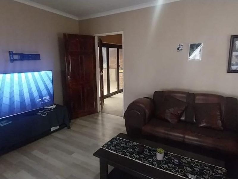 A Place to Call Your Own: Style Meets Charm! - Photo 6