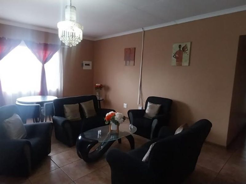 A Place to Call Your Own: Style Meets Charm! - Photo 5