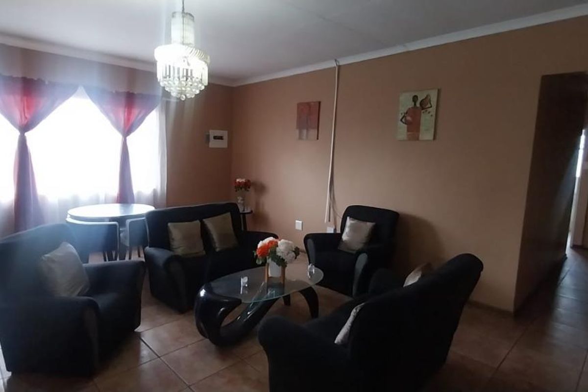 A Place to Call Your Own: Style Meets Charm! - Photo 5