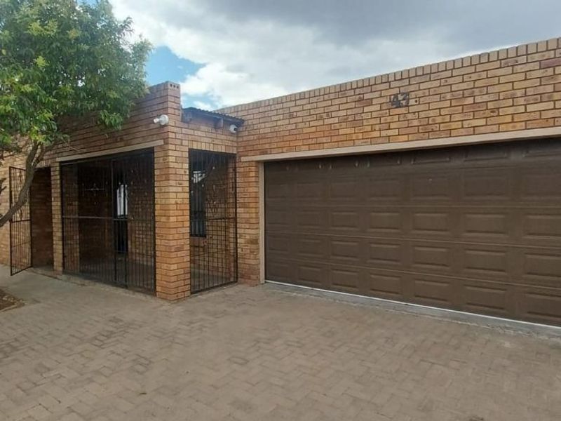 A Place to Call Your Own: Style Meets Charm! - Photo 2