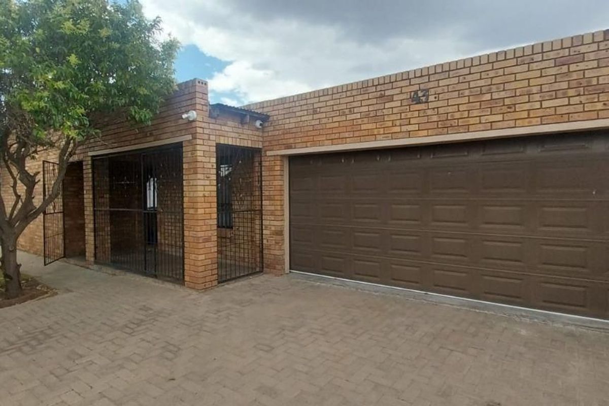 A Place to Call Your Own: Style Meets Charm! - Photo 2